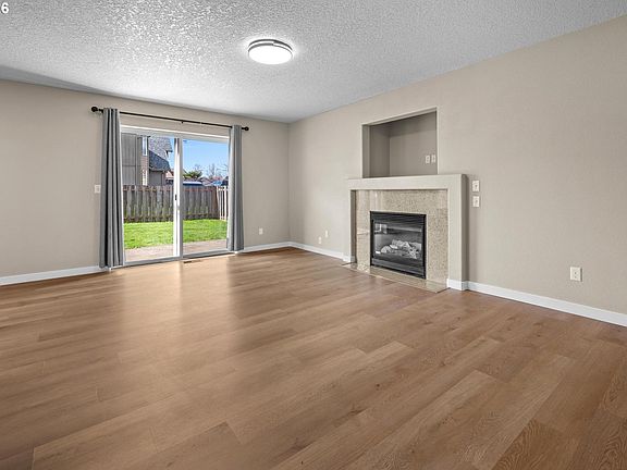 5th image of 685 SE 71st Ave