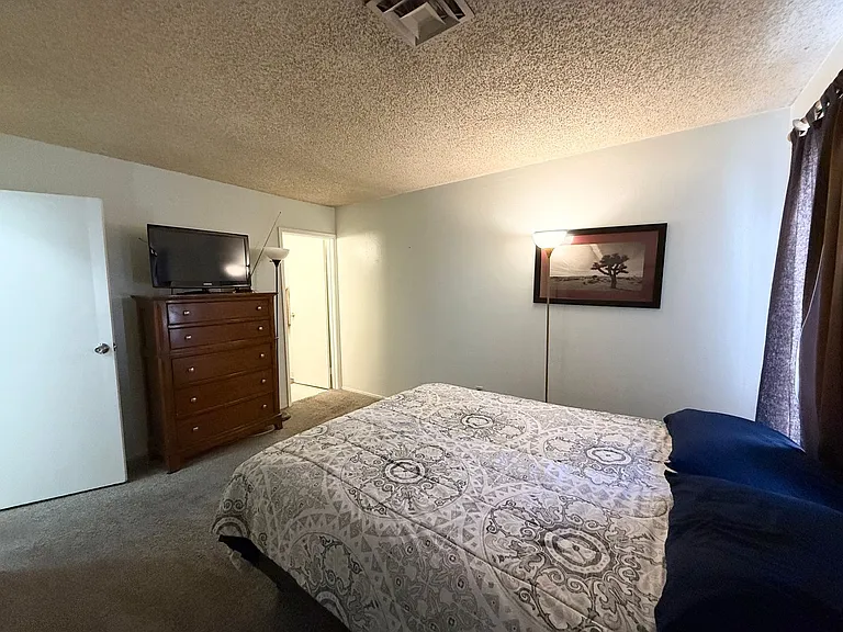 2126 Rawhide St — Photo 16