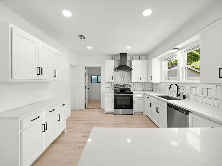 620 S Bell St — Photo 12