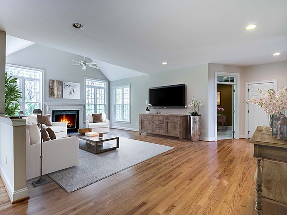 5th image of 38 Oxford Way