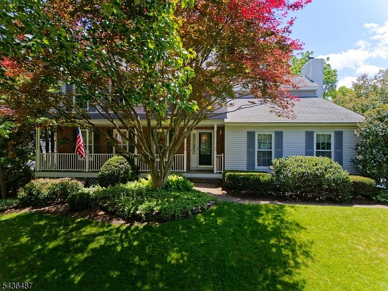 1st image of 9 Chestnut Pl