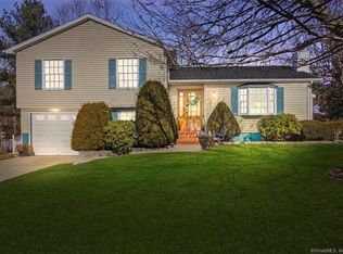 17 Farm Meadow Rd, East Haven, CT 06513