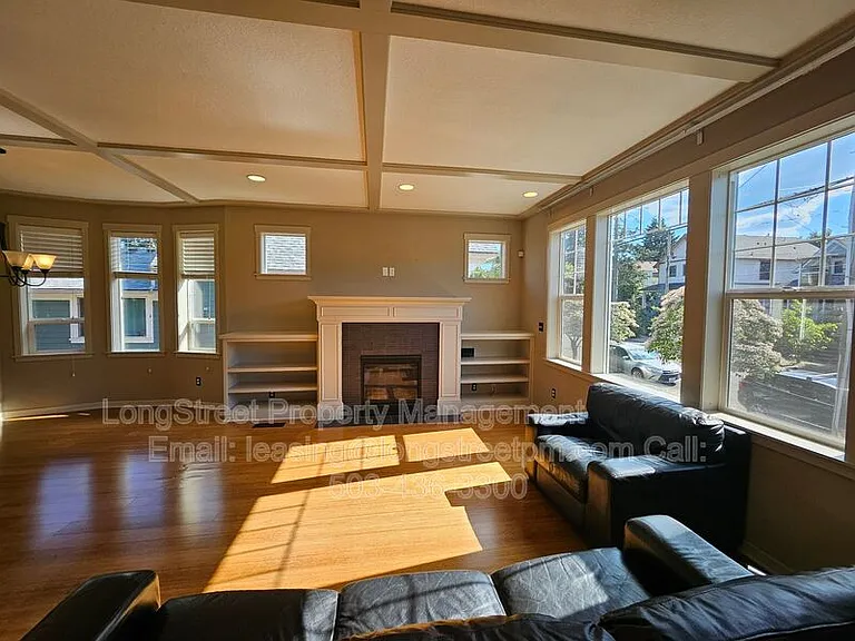 6458 NE 8th Ave — Photo 6
