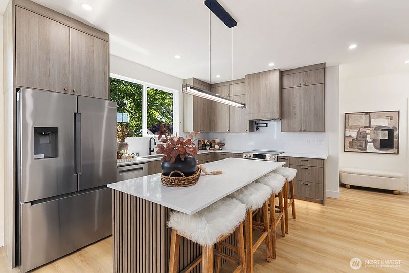 5th image of 933 N 87th Street