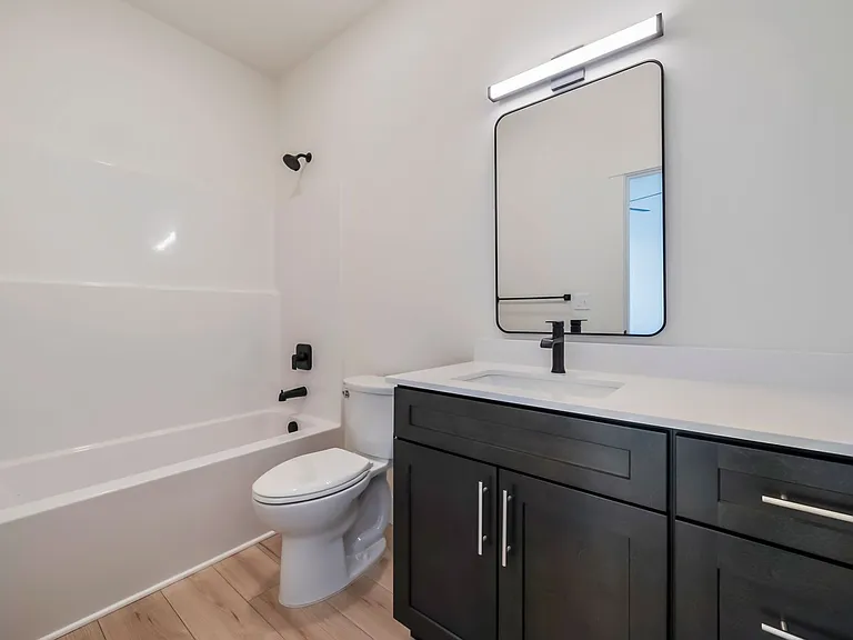 470 NW Fir Ave #201 — Photo 22