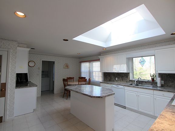 2nd image of 21 Allan Dr