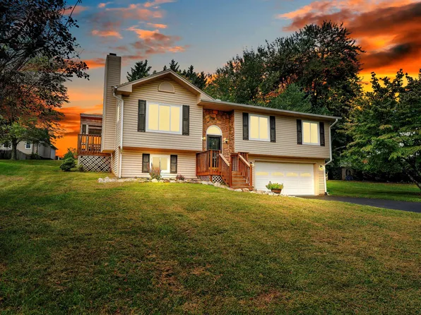 3711 Cundiff Dr, Roanoke, VA 24012