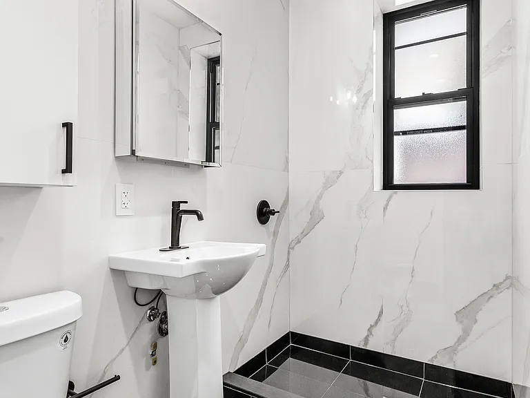 140 E 17th St #26 — Photo 5