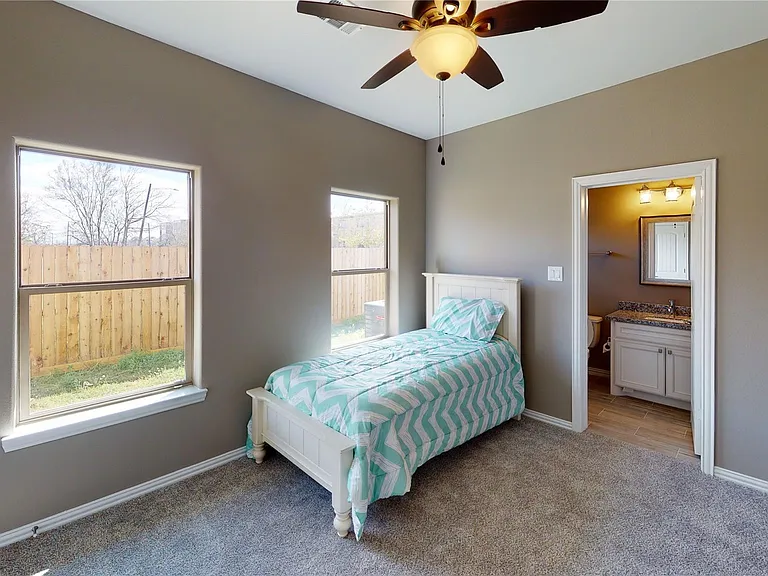 3911 Griggs Rd — Photo 31