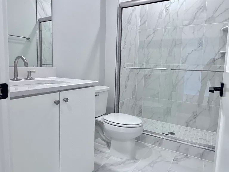 1353 Hurston Ln — Photo 25
