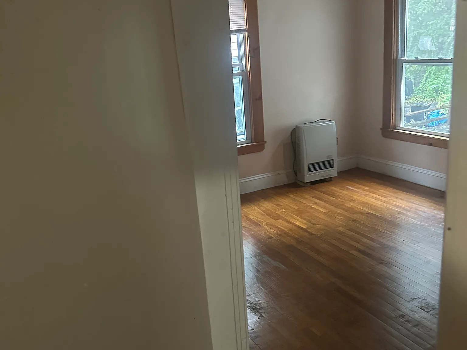 2 bed, 900 sqft, $2,300 — Photo 3