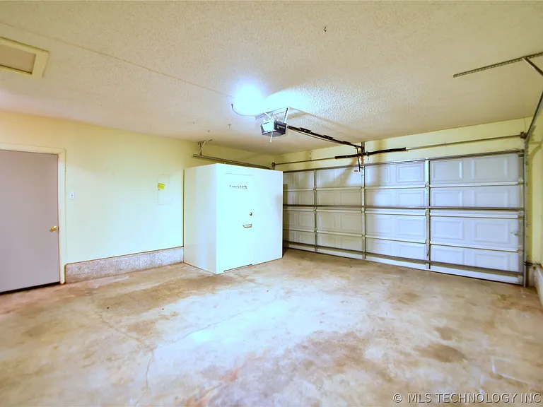 10056 S 91st East Ave — Photo 18