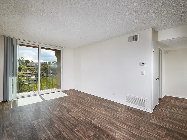 Mellmanor Apartments — Photo 16