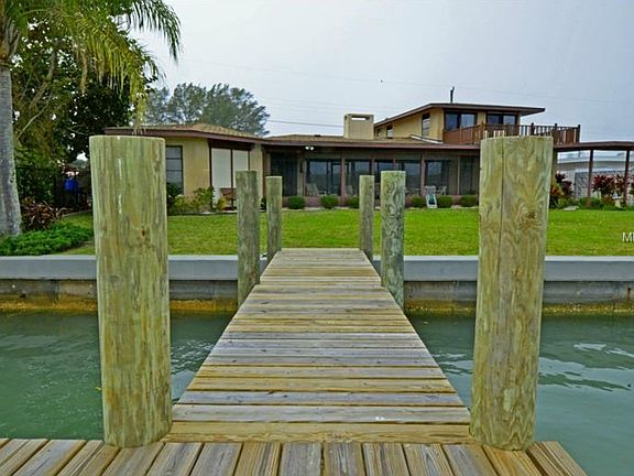 5th image of 1215 Holiday Dr