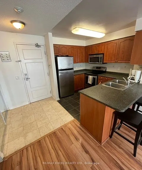 350 Red Maple Rd #508 — Photo 9