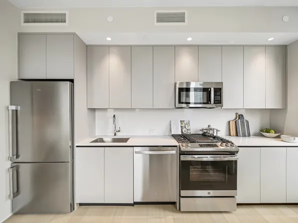 567 Fulton Street 10M image 3 of 11