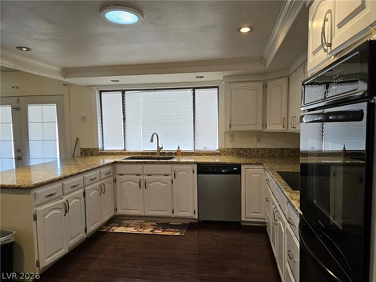 5945 N El Capitan Way — Photo 12