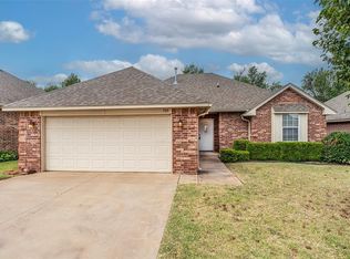 709 S Castlerock Ln, Mustang, OK 73064