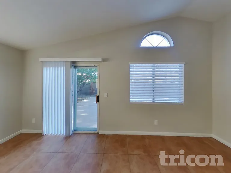 7020 Overhill Ave — Photo 3