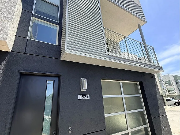 1527 Sullivan Ave — Photo 43