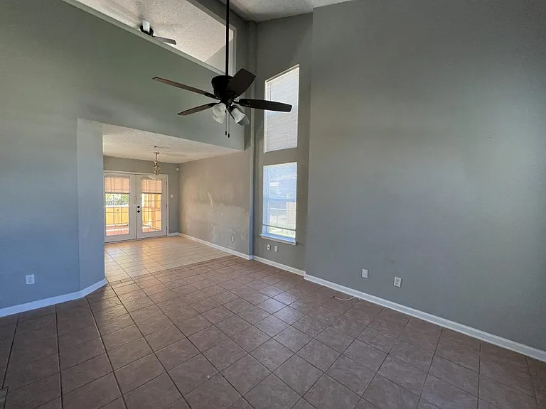 2302 Tracey Ann Ln — Photo 3