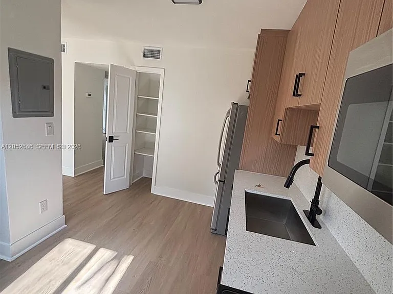 1353 NW 5th St #1 — Photo 3