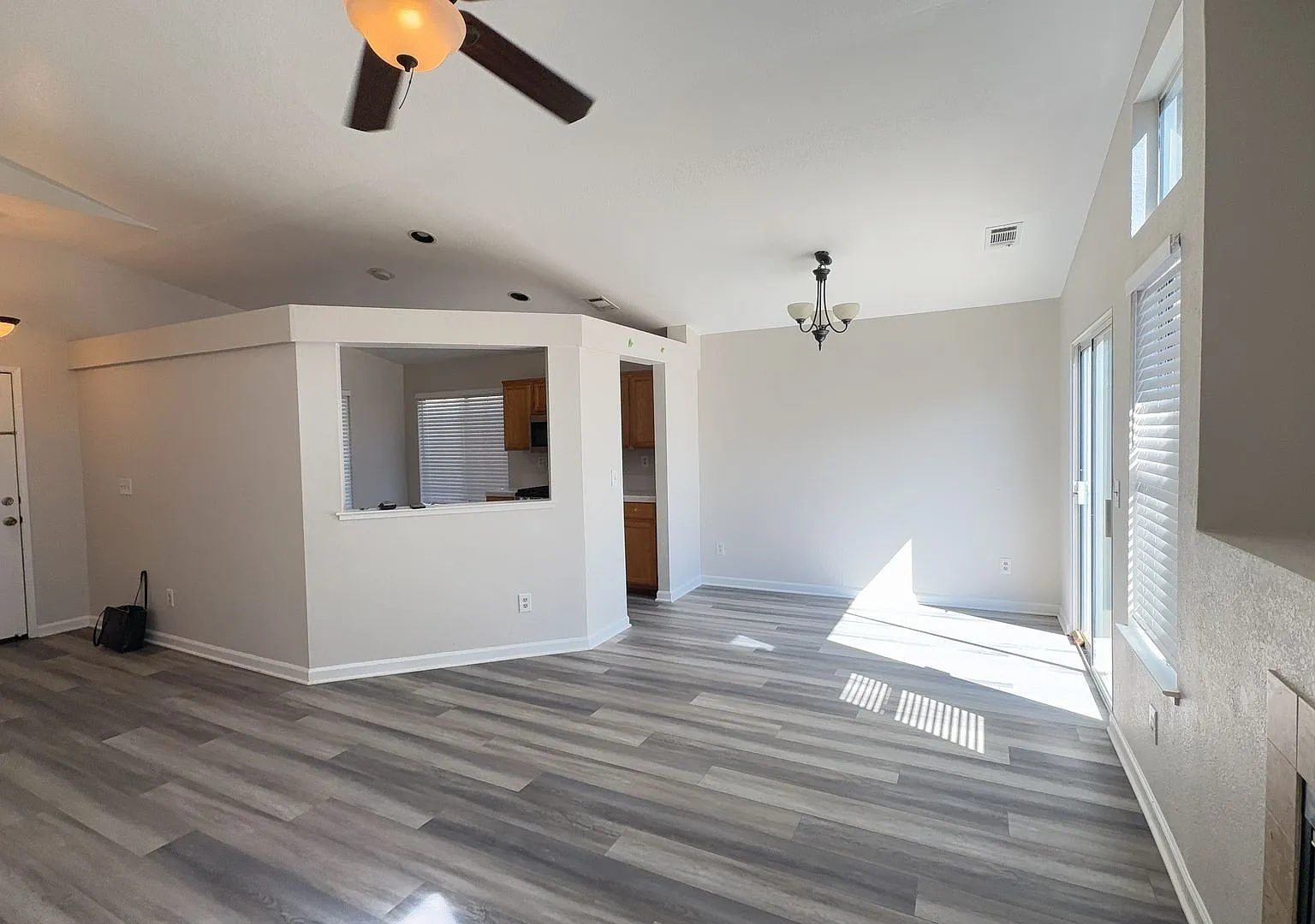 Beautifully Remodeled Single Story 3bed / 2bath in Antioch — Photo 3