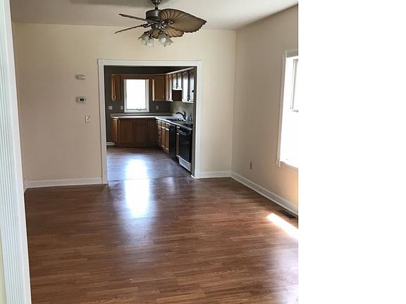 2nd image of 565 W Grand Ave