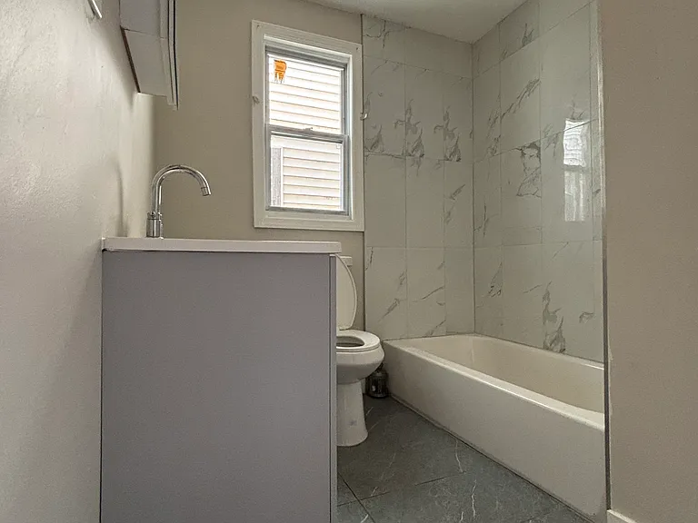 137 Wilkinson Ave #2R — Photo 4