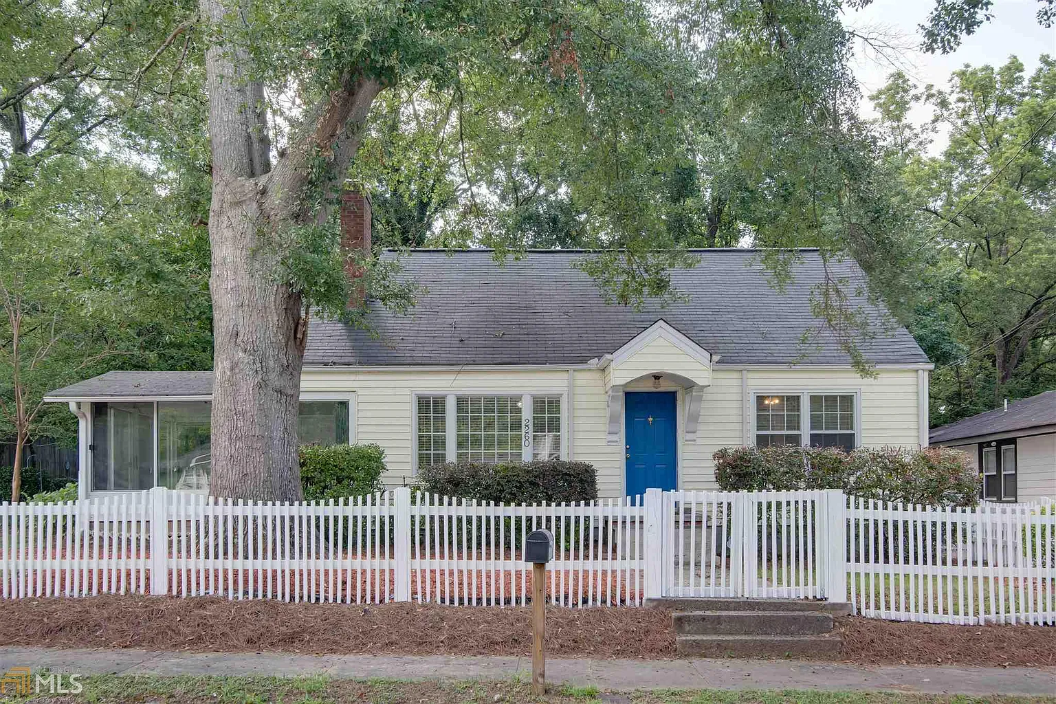 2260 Dauphine St photo 1