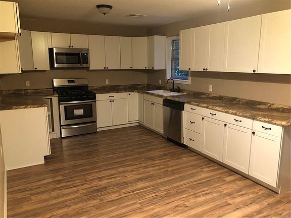 3rd image of 408 N Powell Ave