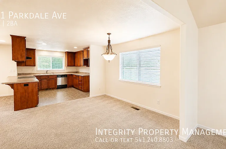 941 Parkdale Ave — Photo 8