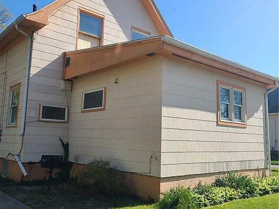 5th image of 2301 Dana St
