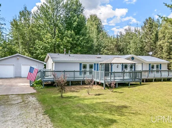 9991 M Ln, Gladstone, MI 49837