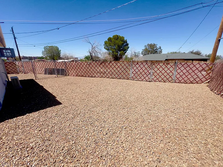 227 S Texas Ave #B — Photo 19