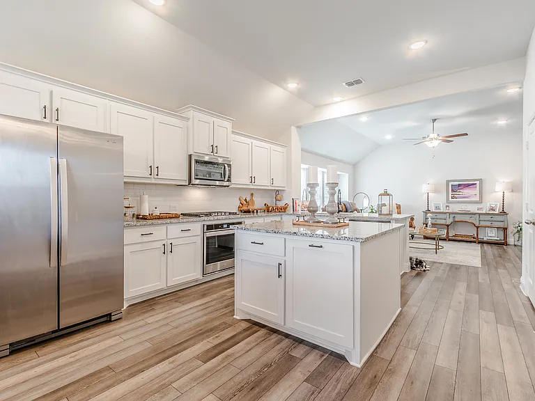 227 Hawthorn Dr — Photo 3