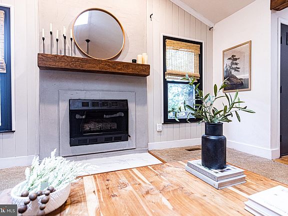 3rd image of 207 Madison Cir