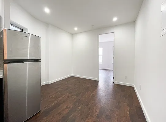 Rented by Kahen Properties | media 14