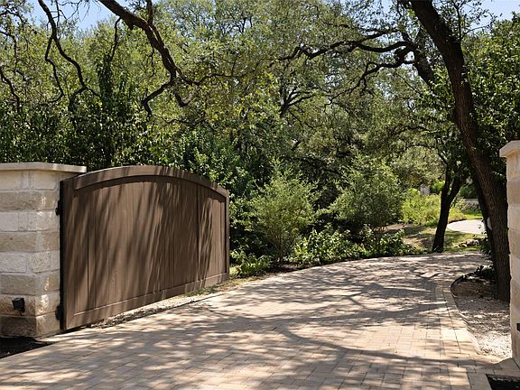 3rd image of 3667 Stoneridge Rd