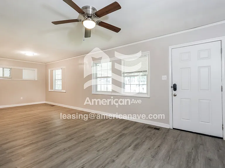 774222_003_living_room_13921206.jpg