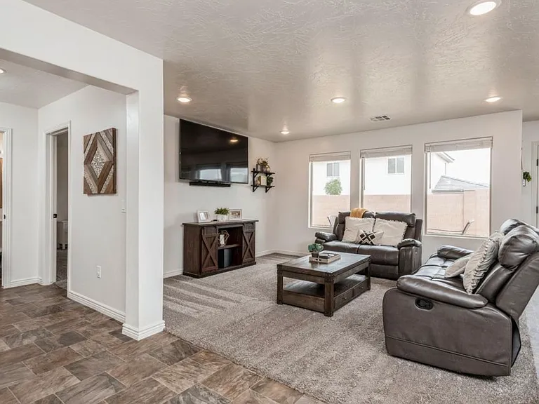 3311 E Livia Dr — Photo 10