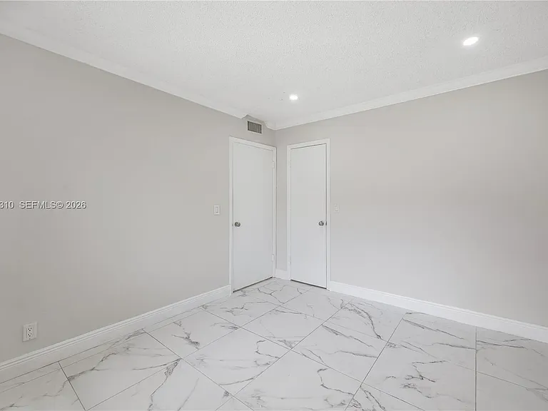 5450 Hollywood Blvd #203 — Photo 14