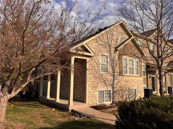 11171 S Woodsonia St, Olathe, KS 66062