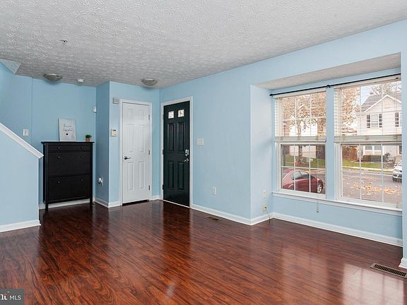2nd image of 136 Foxtree Dr