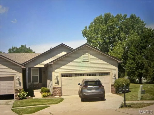 226 City Gate Ln, Saint Charles, MO 63303