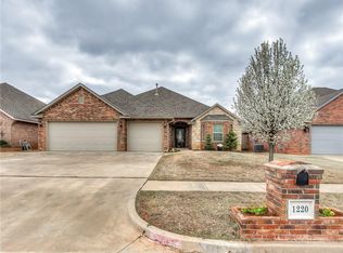 1220 NW 14th Pl, Moore, OK 73170