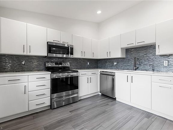 5th image of 3207 HORSE CARRIAGE WAY #4012