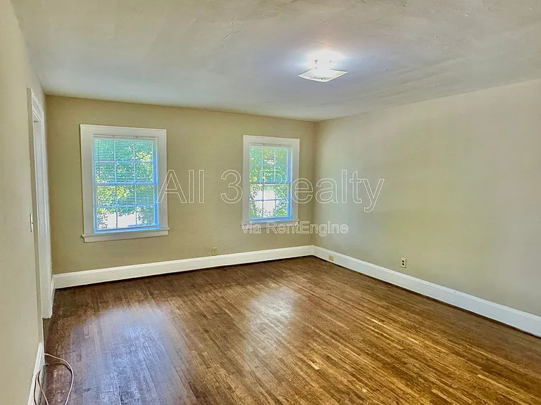 440 E Fairview Ave — Photo 9