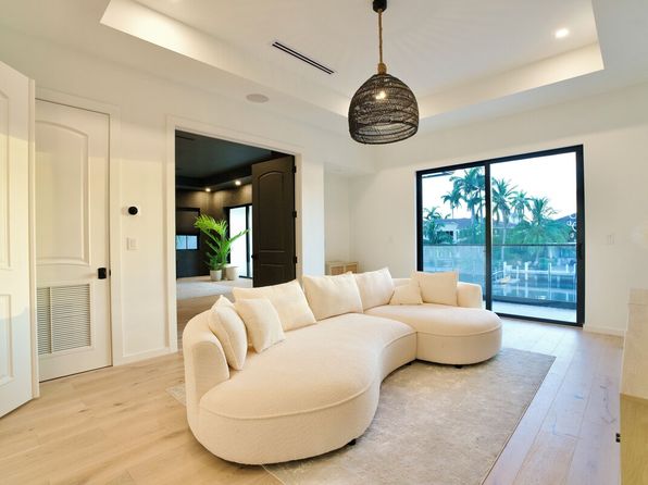 131 Royal Palm Dr