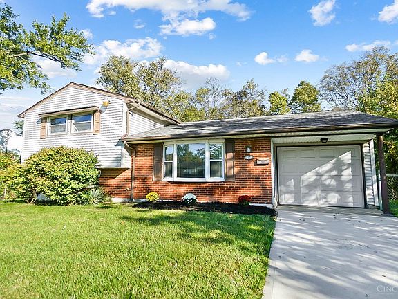3rd image of 2472 Bracebridge Dr